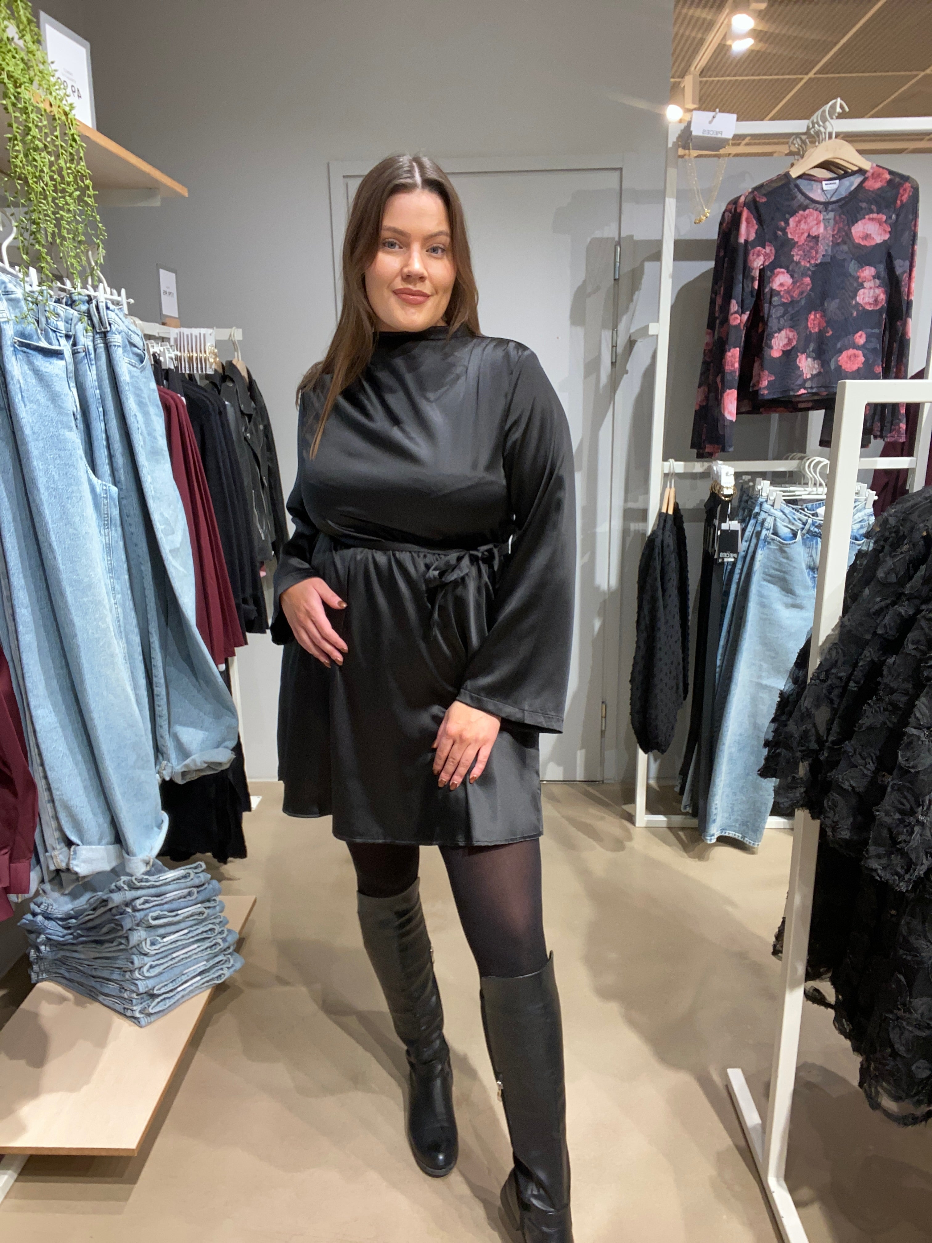 Korte jurk - Zwarte schoonheid