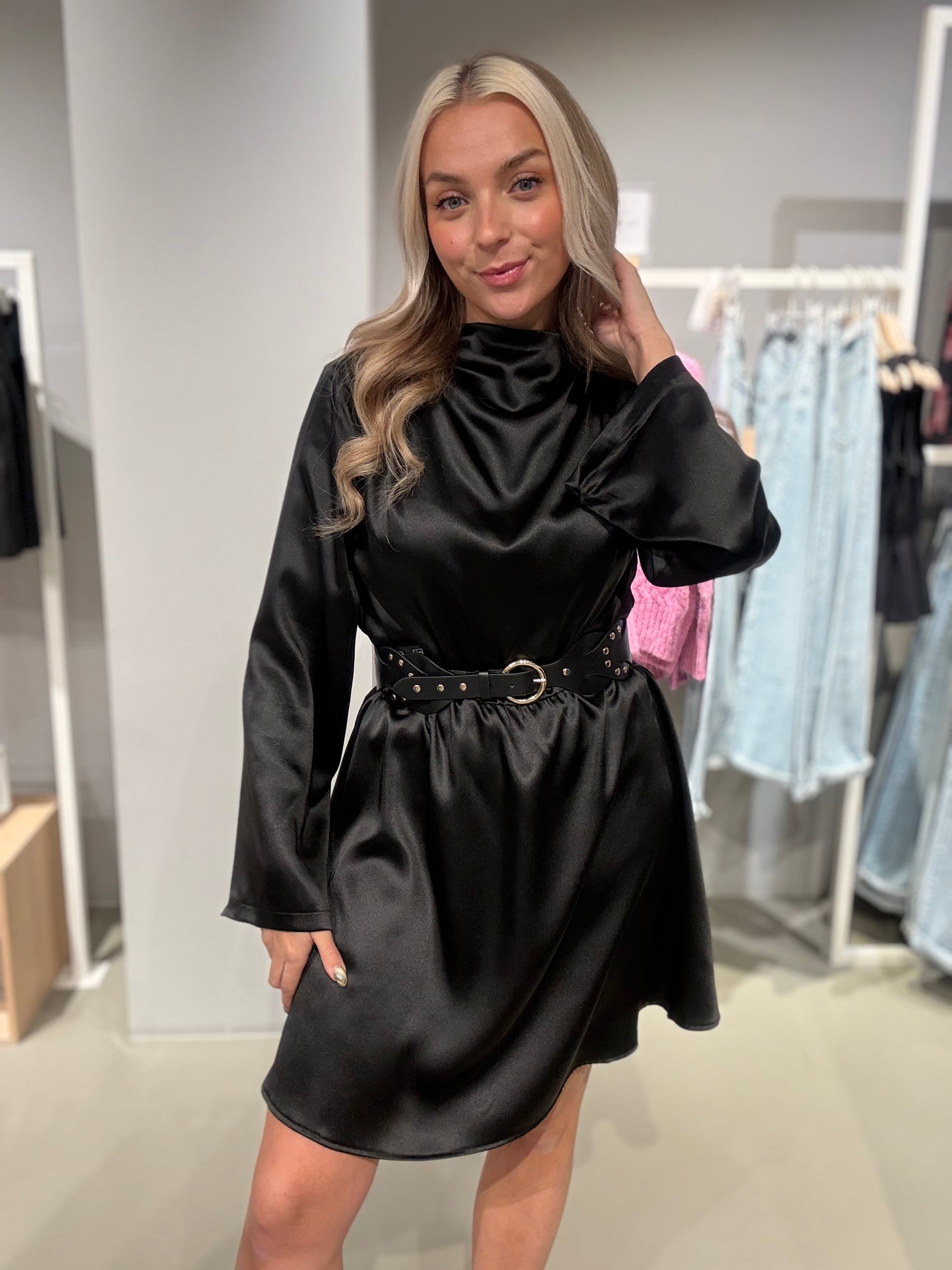 Korte jurk - Zwarte schoonheid