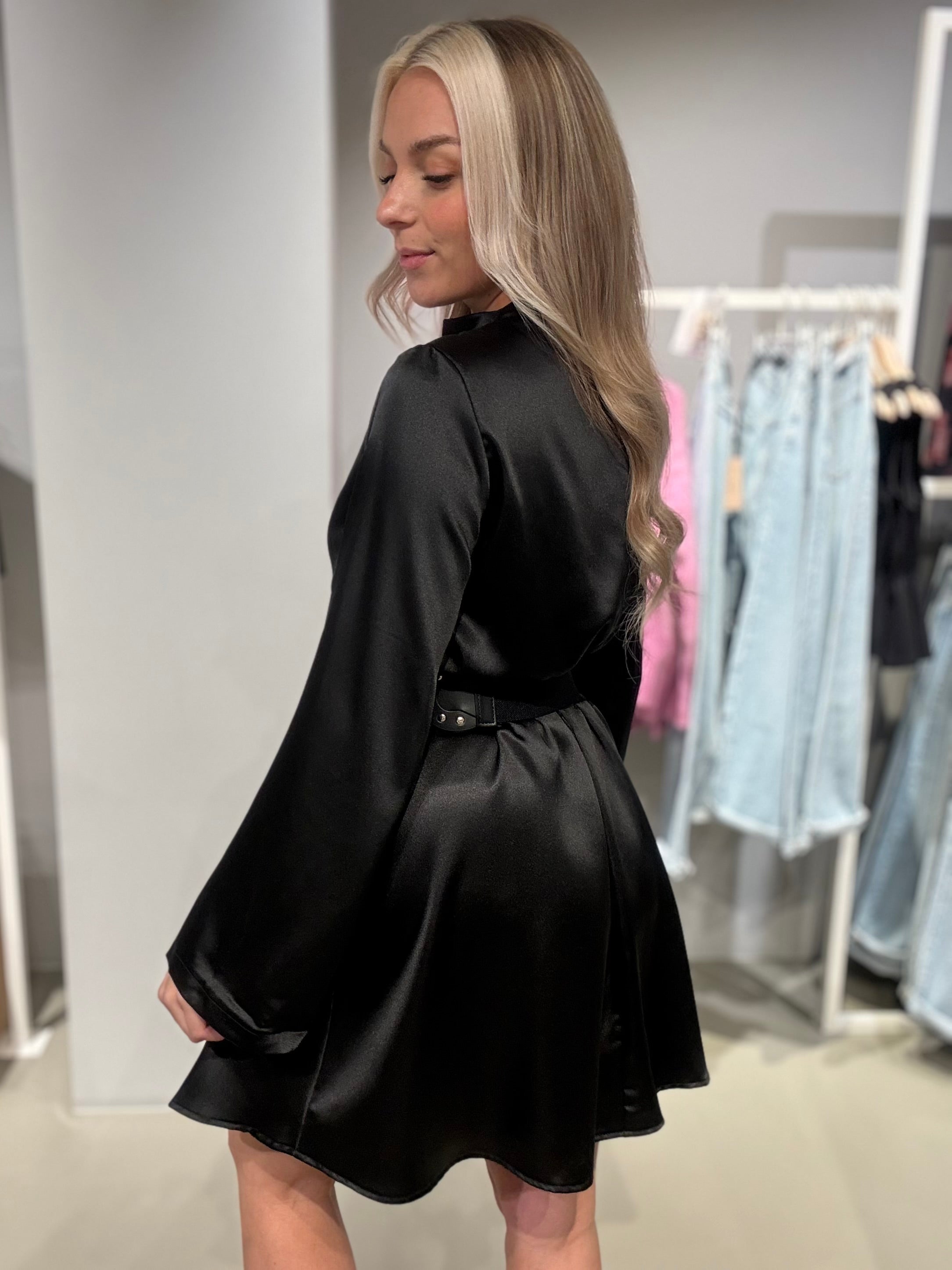 Korte jurk - Zwarte schoonheid